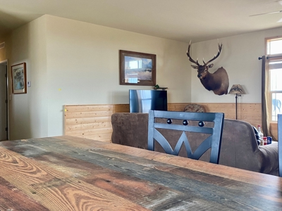 High-end 3 bed 2 bath home on 320 acres with mountain views - image 23