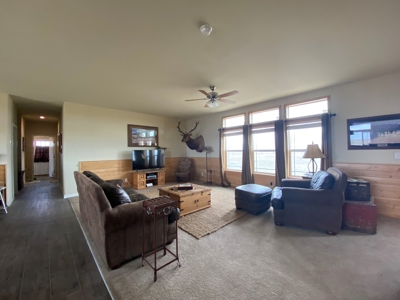 High-end 3 bed 2 bath home on 320 acres with mountain views - image 14