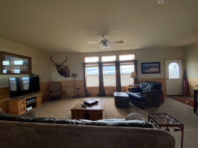 High-end 3 bed 2 bath home on 320 acres with mountain views - image 12