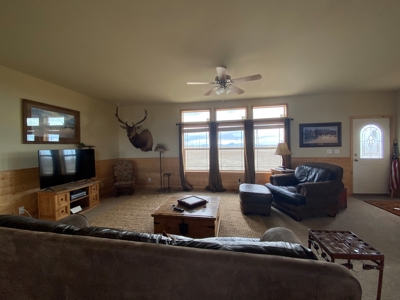 High-end 3 bed 2 bath home on 320 acres with mountain views - image 13