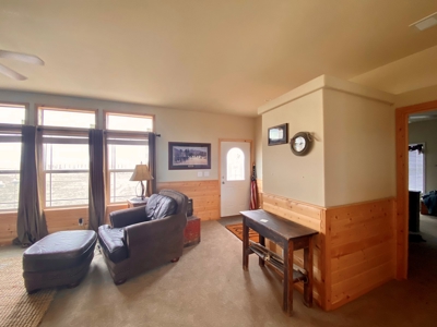High-end 3 bed 2 bath home on 320 acres with mountain views - image 15