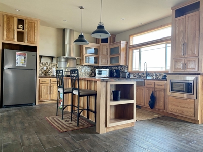 High-end 3 bed 2 bath home on 320 acres with mountain views - image 18