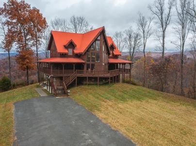 Log Home w Unrestricted Acreage for Sale Hancock County TN - image 1