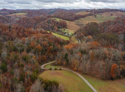 Log Home w Unrestricted Acreage for Sale Hancock County TN - image 17