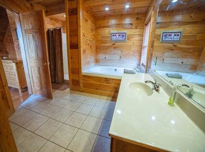 Log Home w Unrestricted Acreage for Sale Hancock County TN - image 37