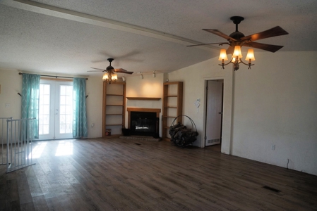 West Texas home and land near San Angelo and Mertzon - image 4