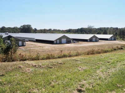 Nice 4 House Poultry Broiler Farm with 43 Acres Central MS - image 1