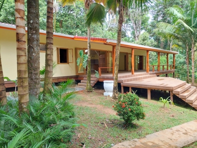 Tropical Island Villa with Lush Garden, Isla Colon - image 1