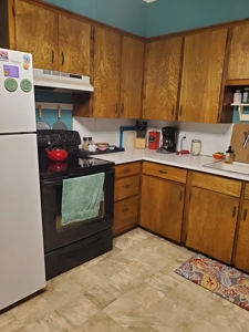 Home in Town For Sale - image 12