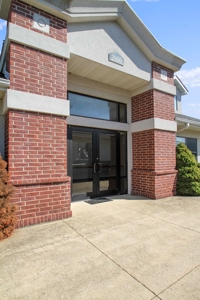 Commercial Office / Medical Building in West Plains - image 2