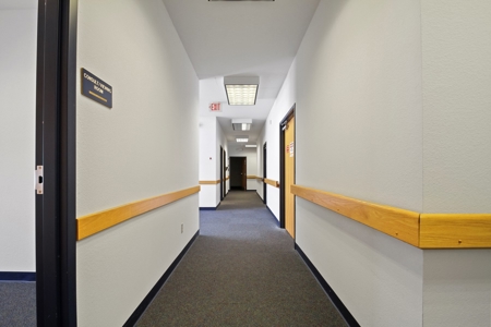 Commercial Office / Medical Building in West Plains - image 14