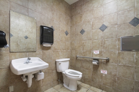 Commercial Medical / Office Building in West Plains - image 9