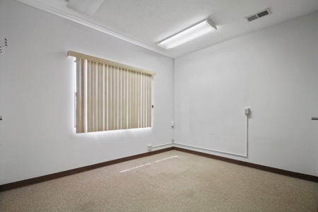 Commercial Medical / Office Building in West Plains - image 15