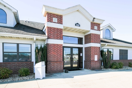 Commercial Medical / Office Building in West Plains - image 5