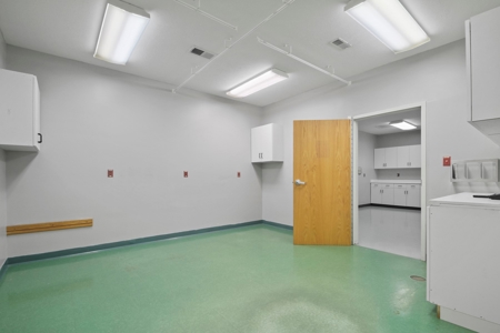 Commercial Medical / Office Building in West Plains - image 17