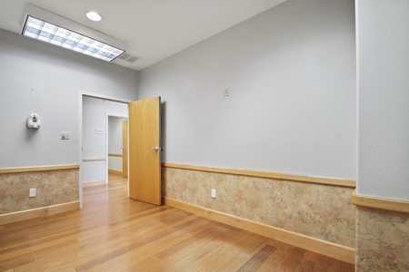 Commercial Medical / Office Building in West Plains - image 14
