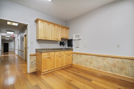 Commercial Medical / Office Building in West Plains - image 24