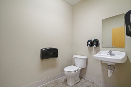 Commercial Medical / Office Building in West Plains - image 23