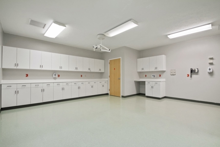 Commercial Medical / Office Building in West Plains - image 19