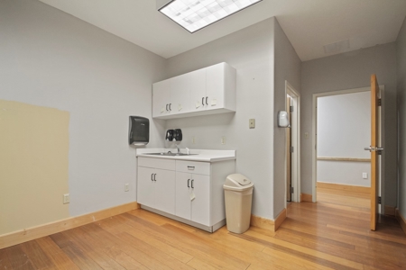 Commercial Medical / Office Building in West Plains - image 20