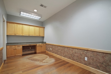 Commercial Medical / Office Building in West Plains - image 21