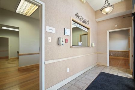 Commercial Medical / Office Building in West Plains - image 6