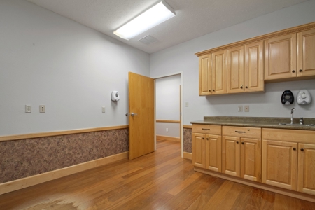 Commercial Medical / Office Building in West Plains - image 26