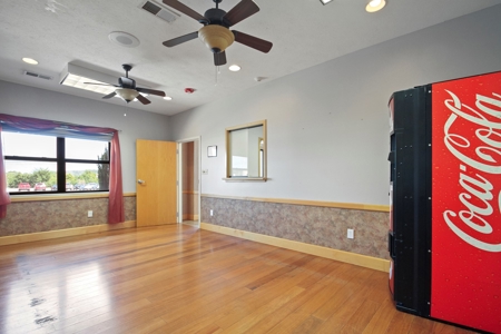 Commercial Medical / Office Building in West Plains - image 2