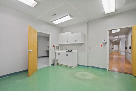 Commercial Medical / Office Building in West Plains - image 18