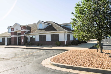 Commercial Medical / Office Building in West Plains - image 4