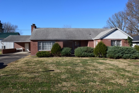 2 Bed, 2 Bath Home in Newton, IL For Sale at Auction - image 1