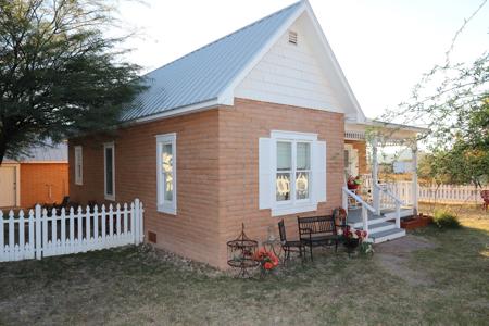 Historical replica of 1880's Tombstone AZ home architecture. - image 5