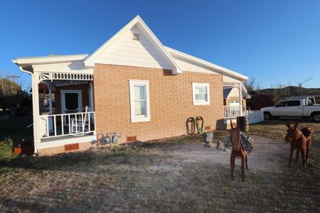 Historical replica of 1880's Tombstone AZ home architecture. - image 4