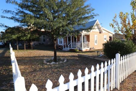 Historical replica of 1880's Tombstone AZ home architecture. - image 2