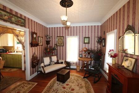 Historical replica of 1880's Tombstone AZ home architecture. - image 15