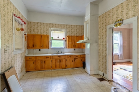 Absolute Auction - Online Only - Home in Burkesville, KY - image 14