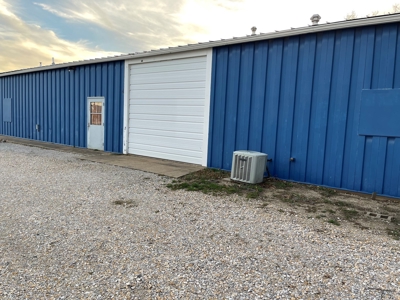 High Traffic Commercial Building in Mexico, MO - image 15