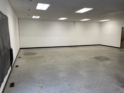 High Traffic Commercial Building in Mexico, MO - image 3