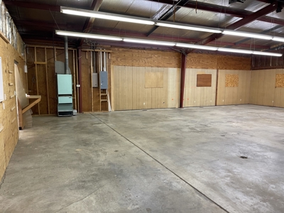 High Traffic Commercial Building in Mexico, MO - image 11