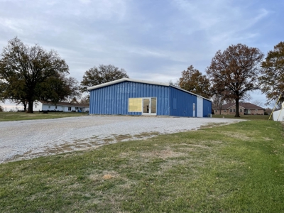 High Traffic Commercial Building in Mexico, MO - image 18