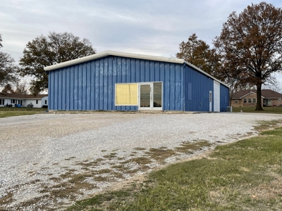 High Traffic Commercial Building in Mexico, MO - image 1