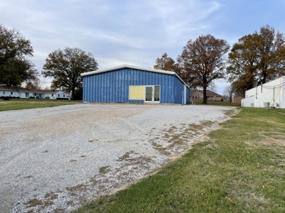 High Traffic Commercial Building in Mexico, MO - image 2