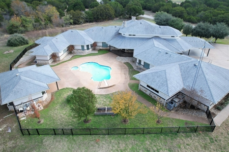 Executive home in White Bluff Resort in Whitney Texas - image 9