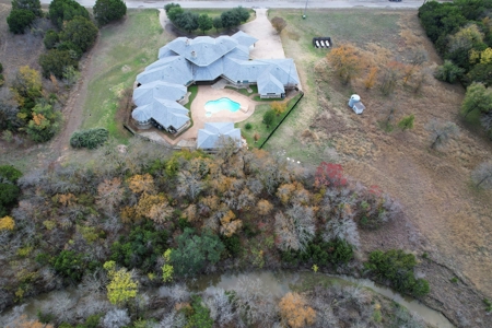 Executive home in White Bluff Resort in Whitney Texas - image 8