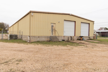 Great Retail Space/Warehouse near Austin & College Station!! - image 2