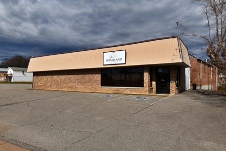 Commercial Property in Linden TN with high traffic count - image 1