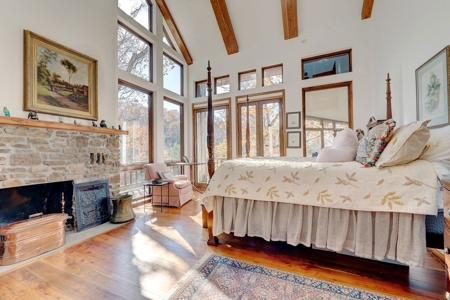 Little Red River Cabin For Sale Near Searcy, Arkansas - image 2