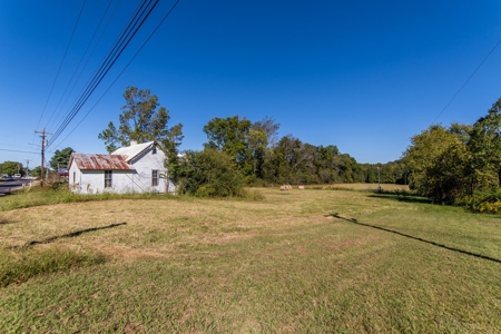 For Sale 15 Tn Acres Fields Fenced River Hwy Front Old Home - image 12