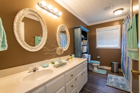 Edge Of Waynesboro Tn Home For Sale 2.6 Ac Recent Remodeled - image 10