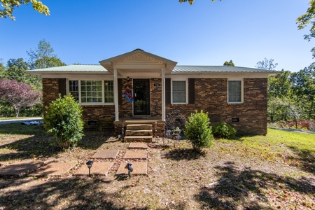 Edge Of Waynesboro Tn Home For Sale 2.6 Ac Recent Remodeled - image 1
